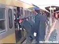 Метро в Японии в час пик